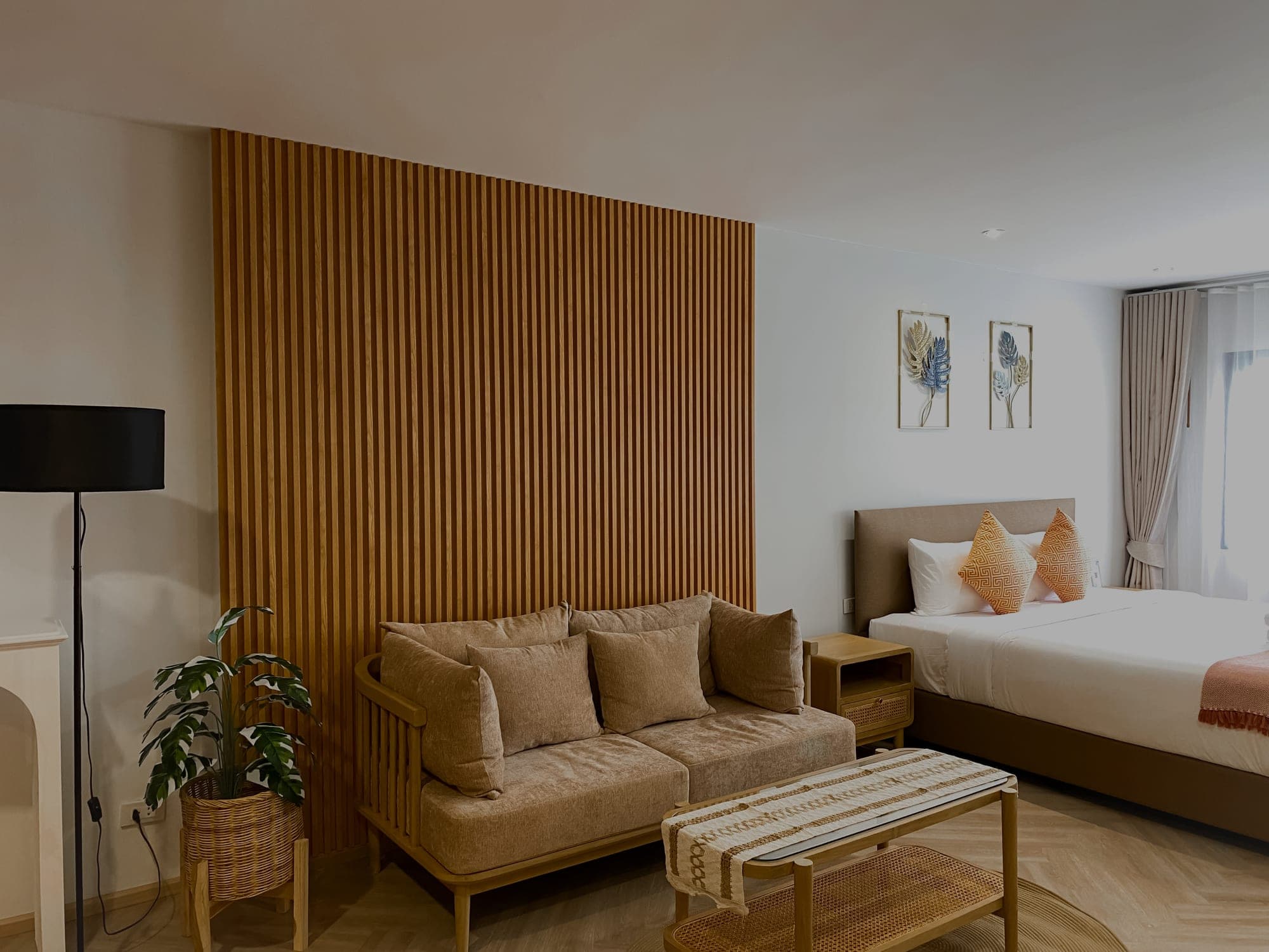 Deluxe King Suite 2