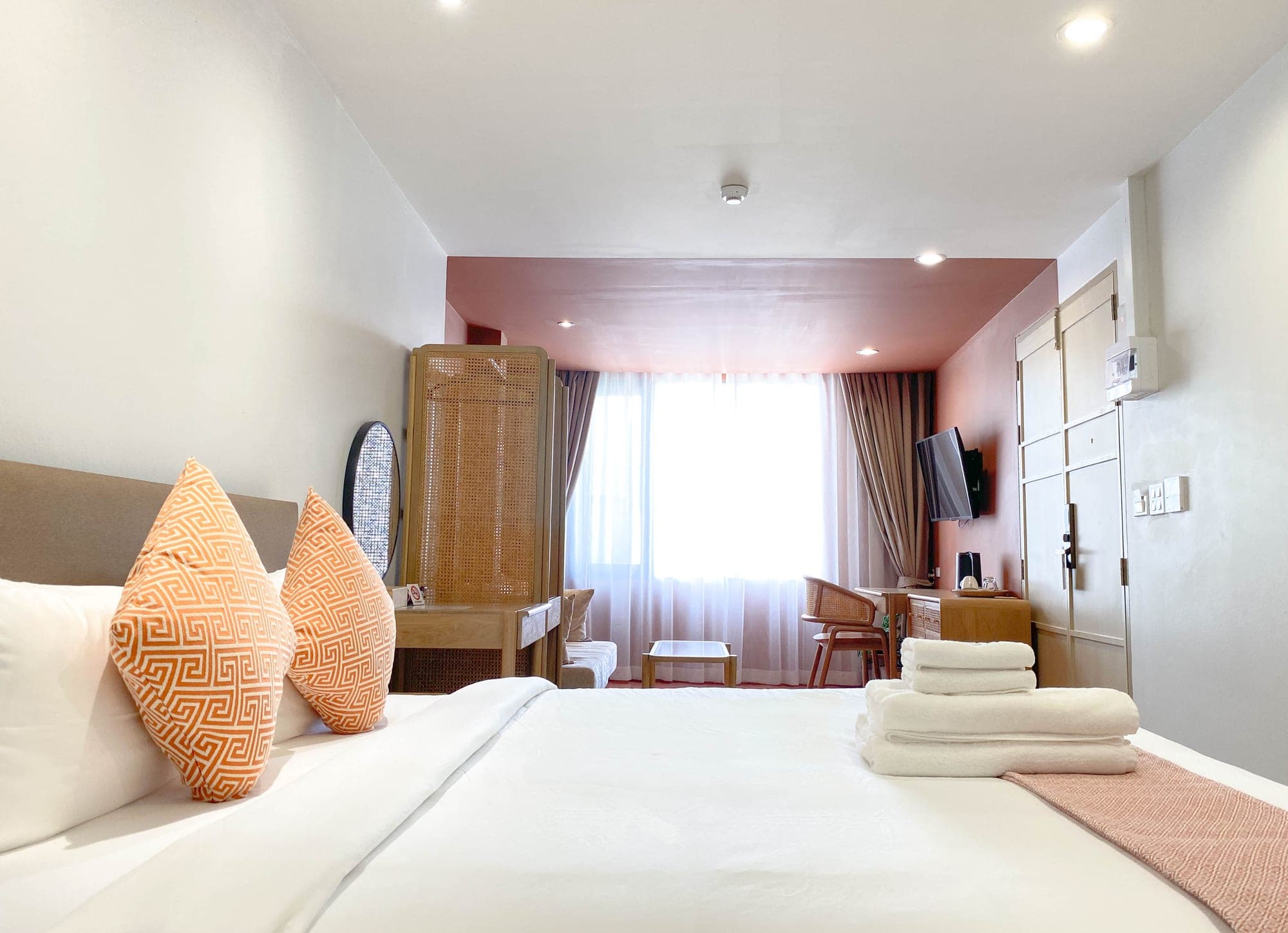 Deluxe Queen Suite 2